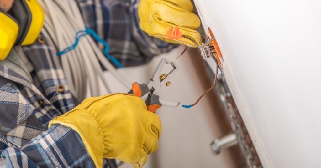 Consertos e manutenções elétricas em Uberlândia